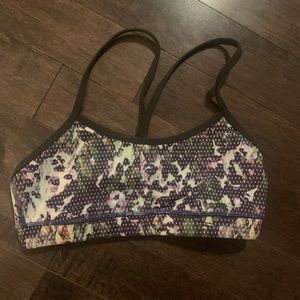 Lululemon sports bra with criss cross back size:6